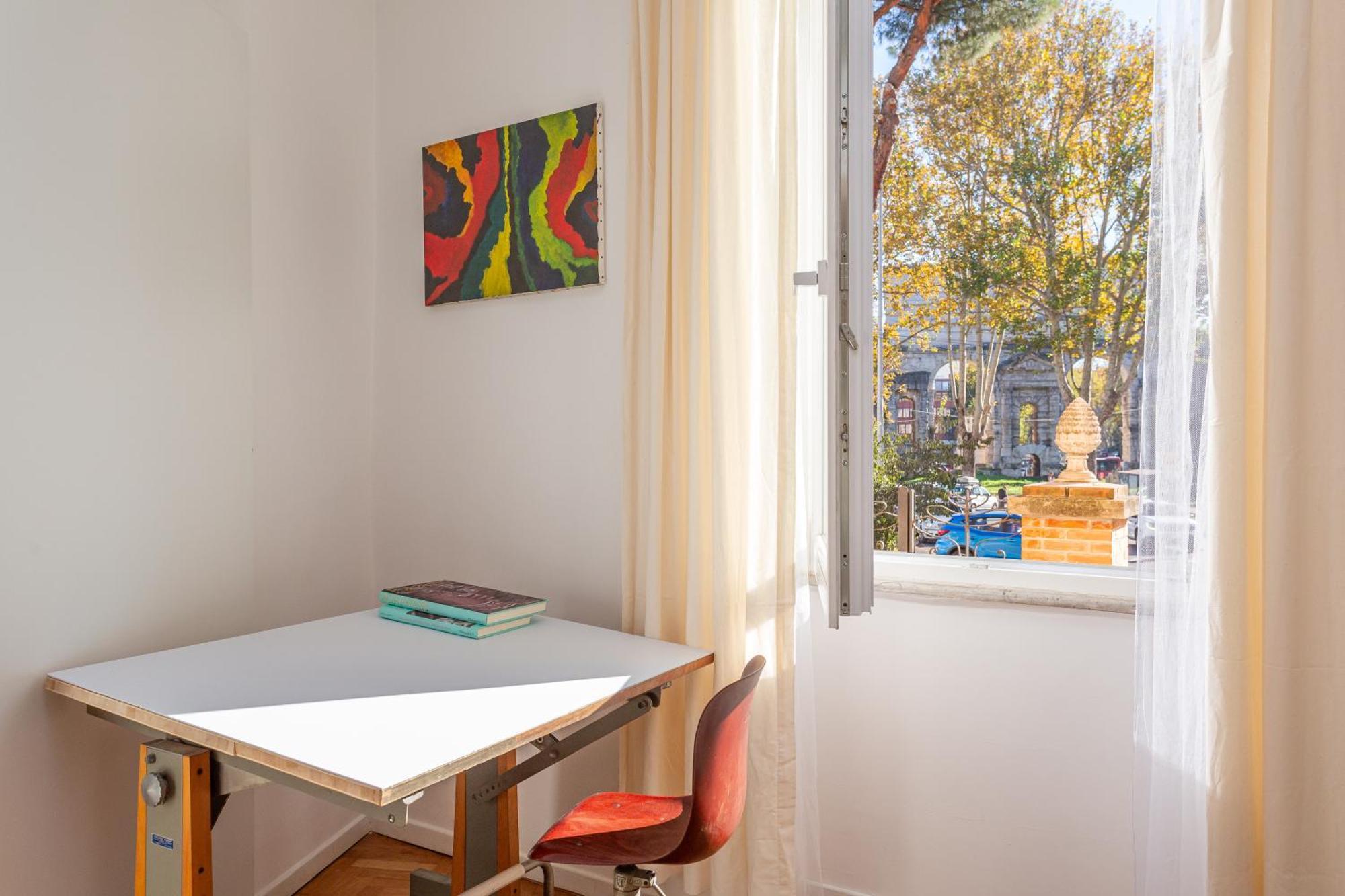 Elegantis Des Artistes Apartment
